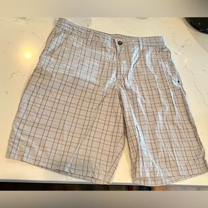 Men’s light grey lululemon sz 33 shorts 9” inseam